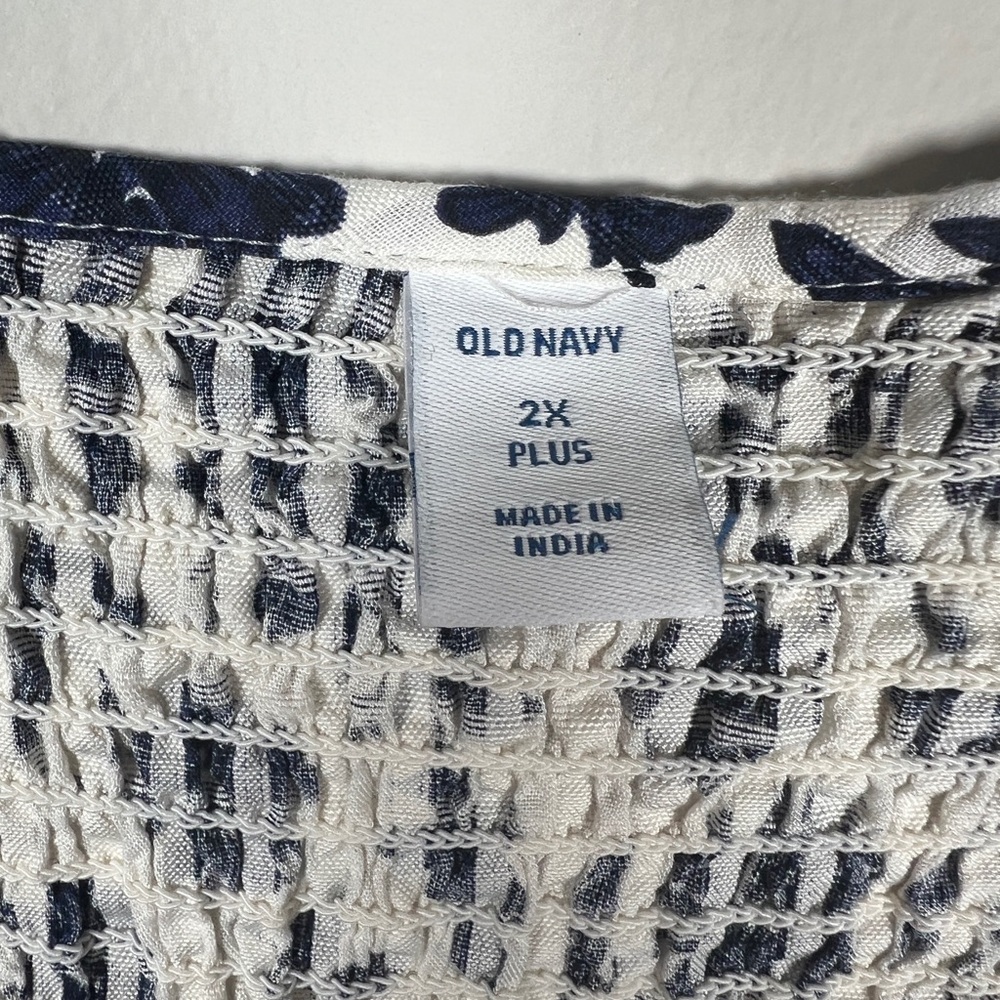 Old Navy 2X Plus Blue and White floral dress with shirred top and elastic cuffs - Picture 6 of 9